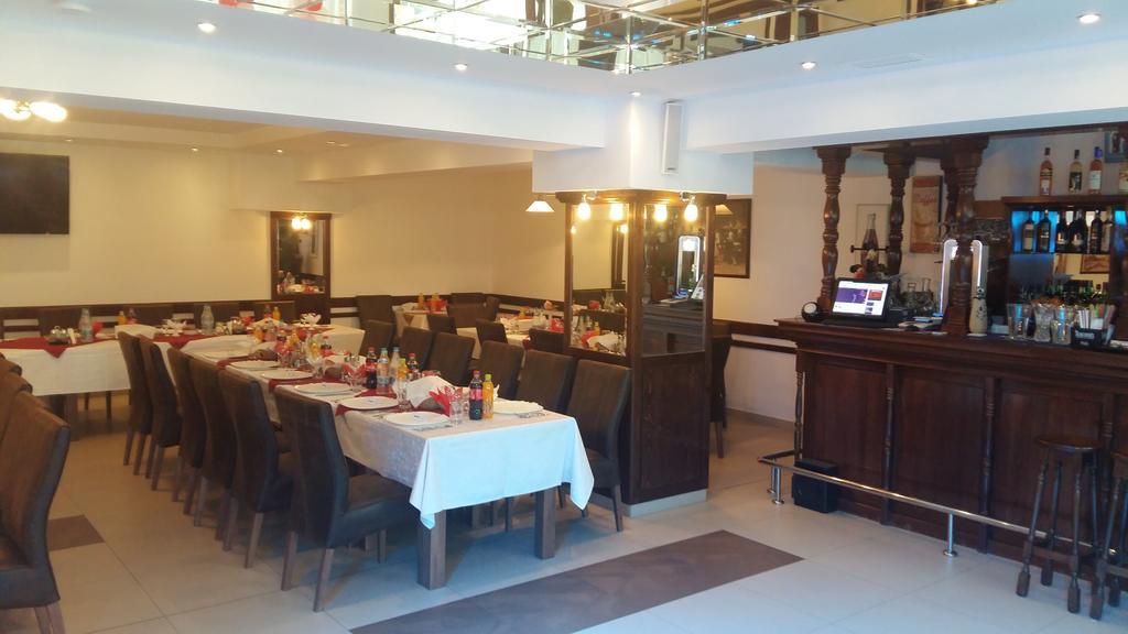 CARAIMAN Pensiune&Restaurant Codlea Extérieur photo